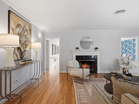 5th image of 4847 Knickerbocker St