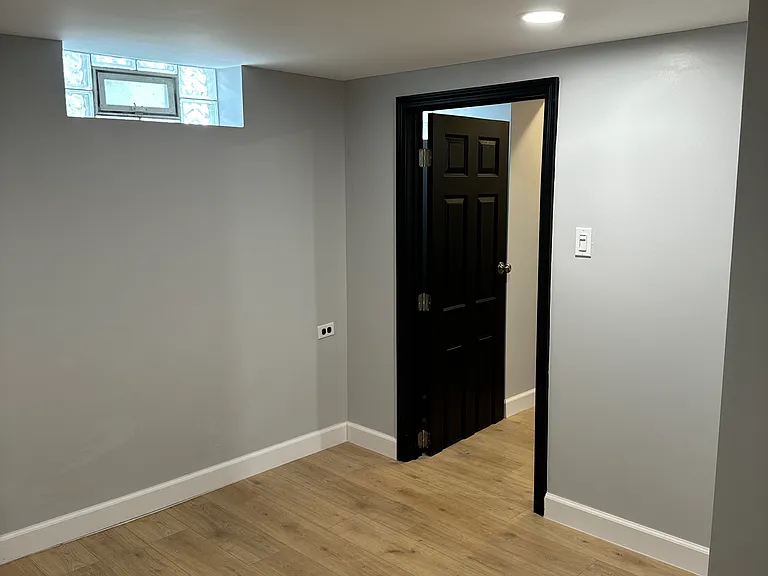 6339 S Vernon Ave — Photo 2