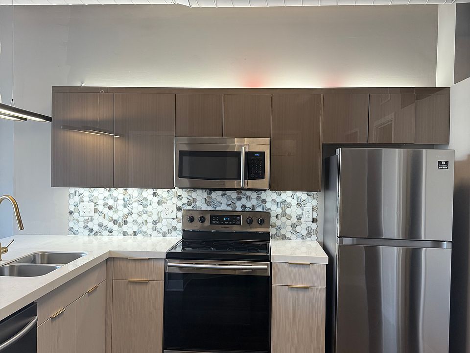 1st image of 113 E 3rd St APT 215
