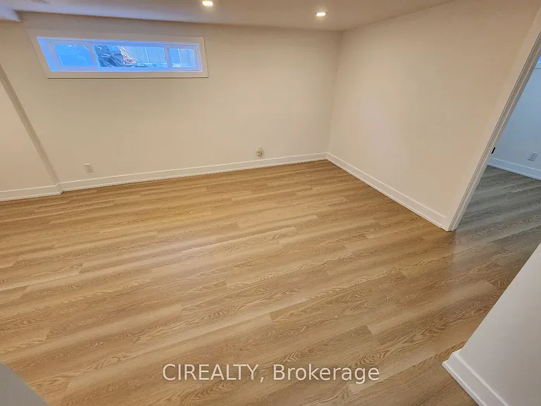 31 Bailey Cres #LOWER — Photo 6