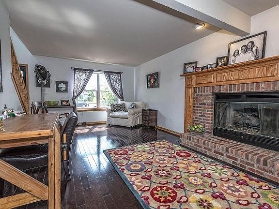 4th image of 1580 Grandview Ave