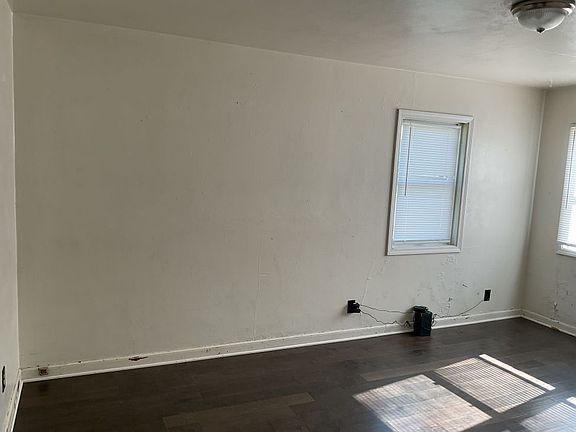 4th image of 604 N Miles Ave