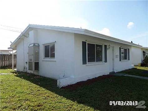 3rd image of 4566 NW 17th Ave