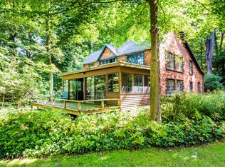 8753 Red Rowan Rd, Three Oaks, MI 49116