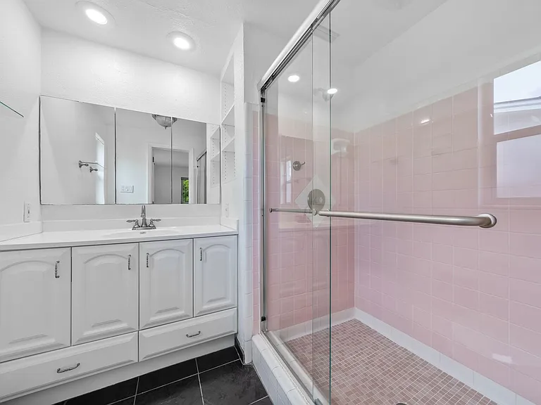 1812 Lady Mary Dr — Photo 33