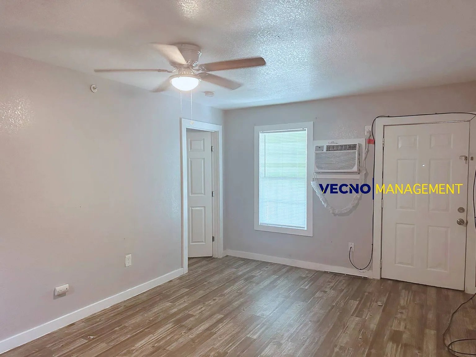 1 bed, 1.0 bath, $875 — Photo 3
