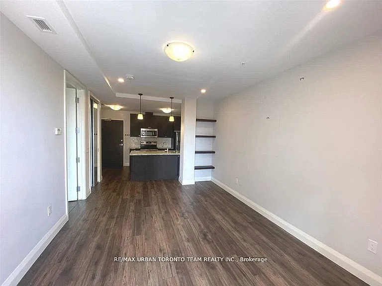118 King St E #621 — Photo 5