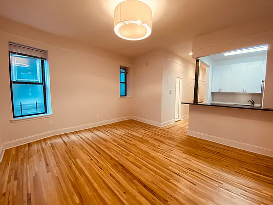 Rented by Metropolis Real Estate of Manhattan | media 1