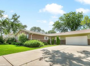 963 Garden Ln, Wheeling, IL 60090