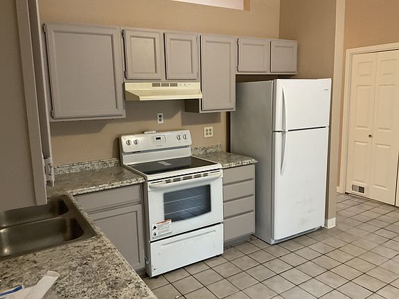 4th image of 18617 Summer Hills Blvd