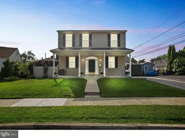 12 Circle Ln, Norwood, PA 19074