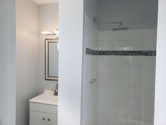 4th image of 3519 Periwinkle Ct