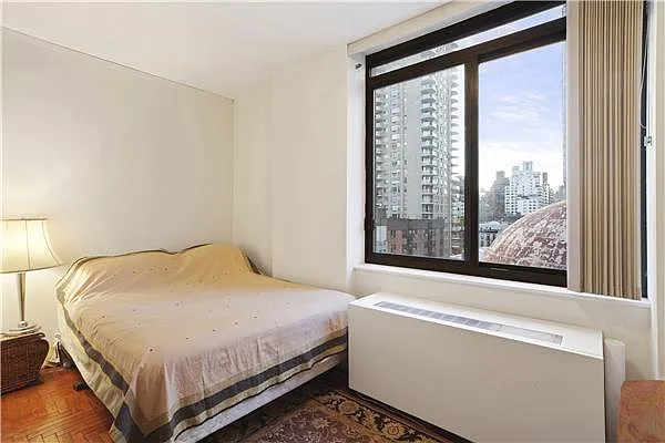 Rented by R New York | media 24