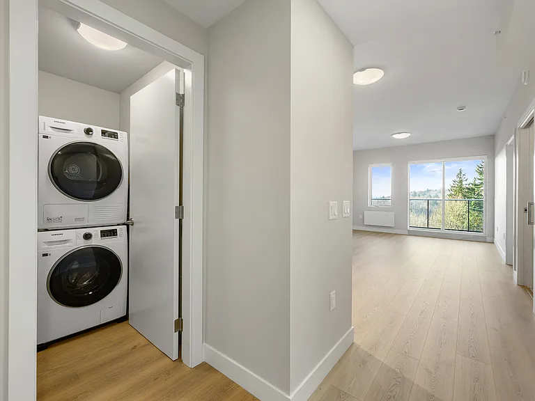 641 Claremont St — Photo 19