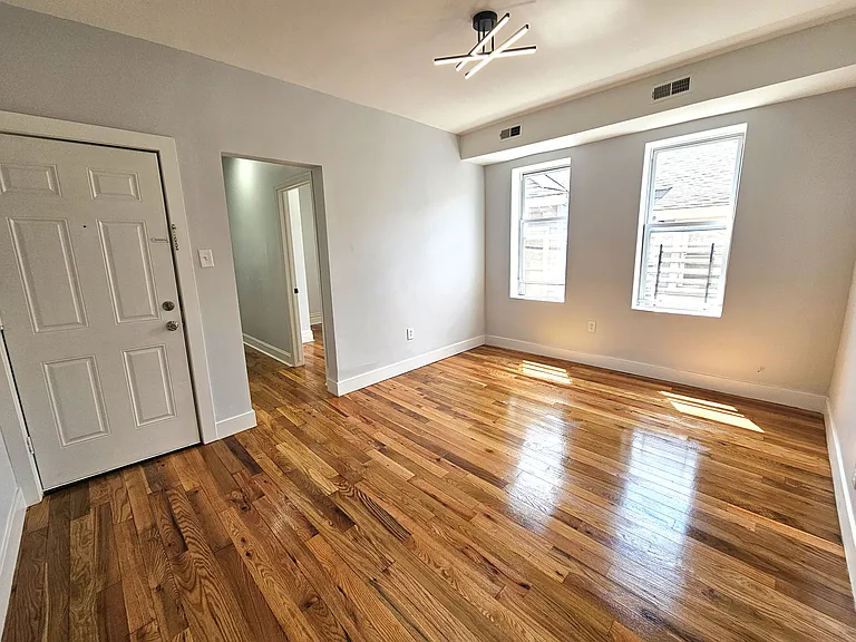 1422 Springfield Ave — Photo 5