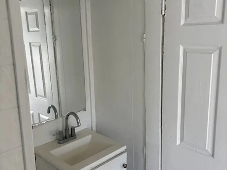 104 Steuben St — Photo 4