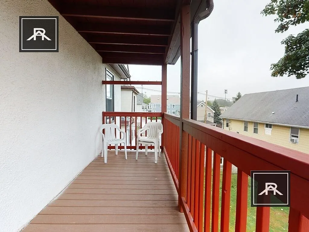 4 bed, 2.0 bath, $4,400 — Photo 2