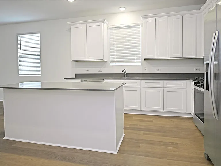 261 Elk Ave — Photo 6