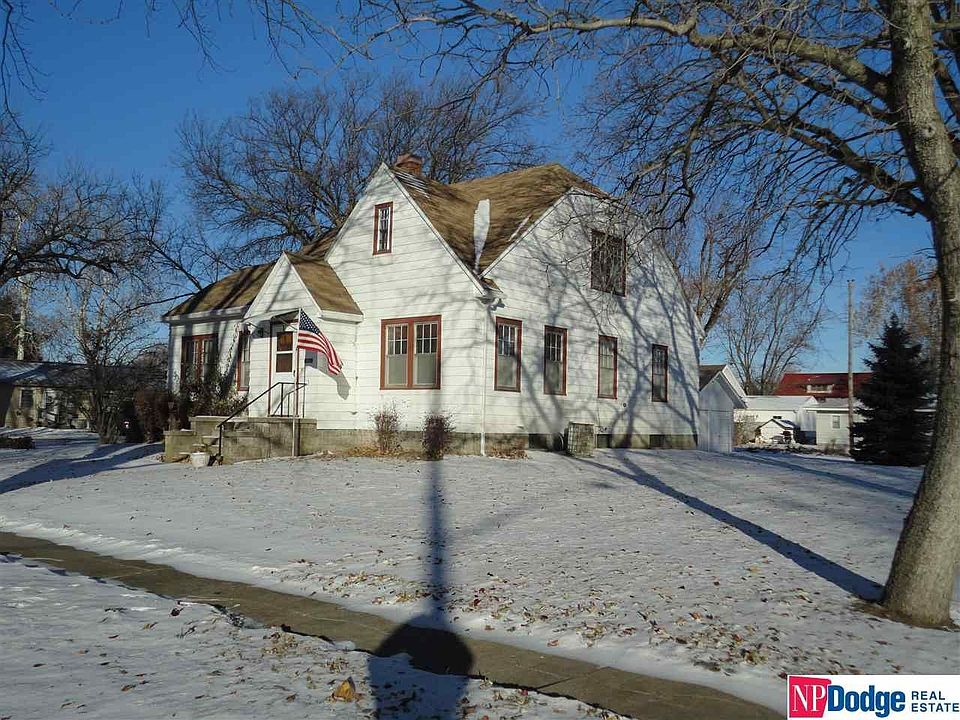 1st image of 140 E 9th St