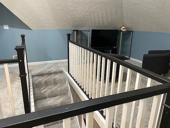 5th image of 901 E Green St