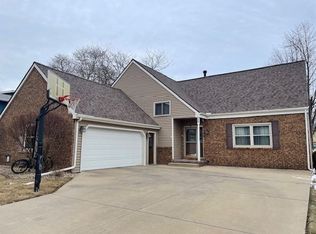 14 Pembrook Cir, Bloomington, IL
