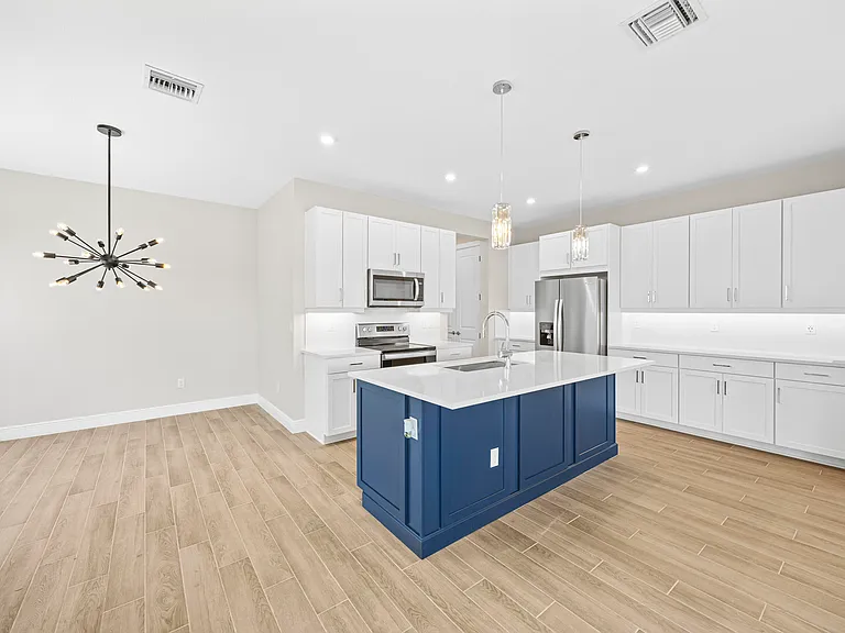 3542 NW Solange Ct — Photo 3