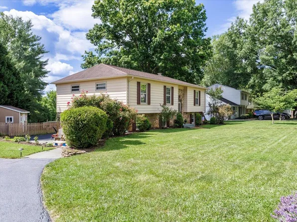 3616 Gaye Ln, Roanoke, VA 24018