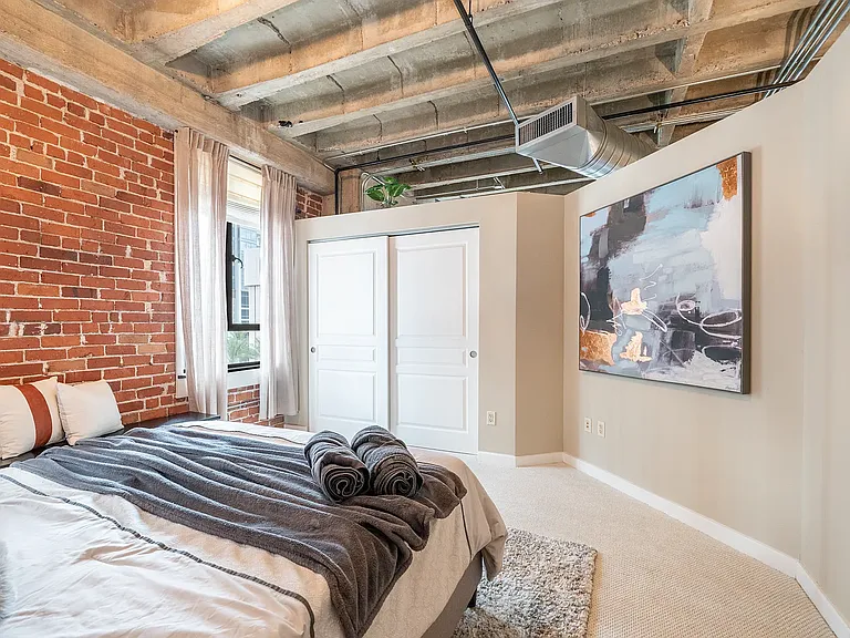 114 W Adams St #503 — Photo 3