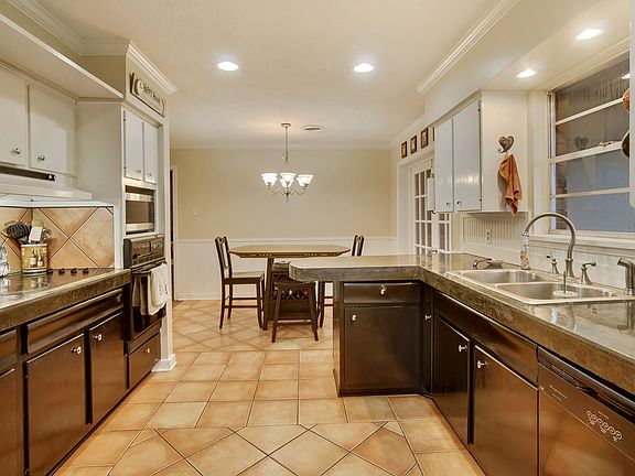3rd image of 2517 Bay Vista Dr