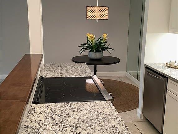 5th image of 3325 Bayshore Blvd Unit F11