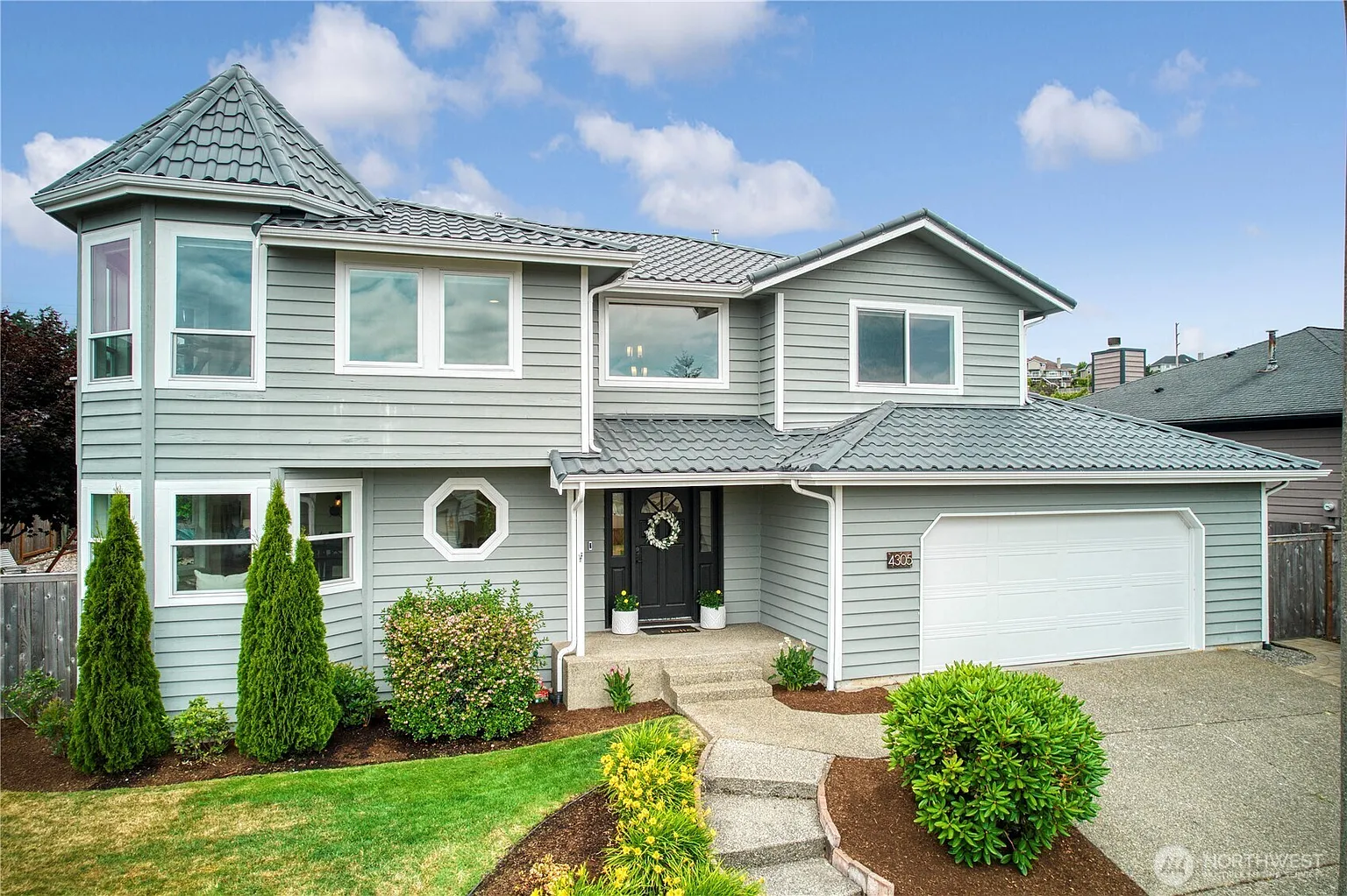4305 Cliff Side Drive NE photo 1