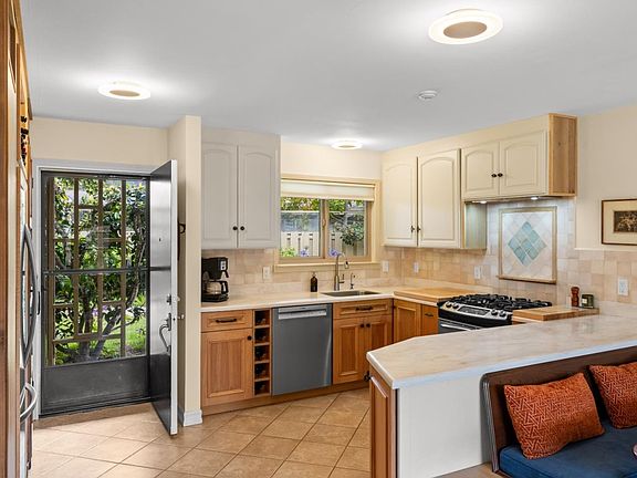 4th image of 262 Hacienda Carmel