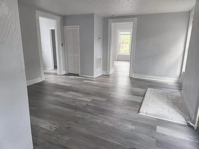 4 bed, 2200 sqft, $1,725 — Photo 2