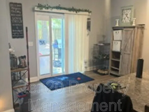 106 White Oak Pl, Smiths Station, AL 36877