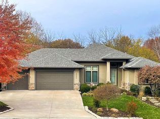 1536 SW Hedgewood Ln, Lees Summit, MO 64081