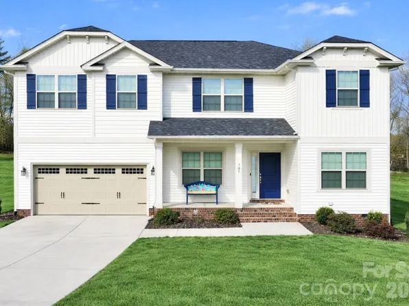 137 Northlake Dr, Statesville, NC 28677