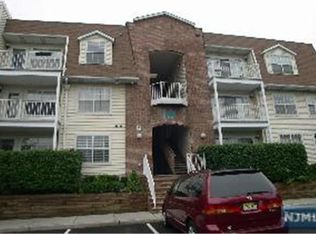 400 Crown Ct APT 562, Edgewater, NJ 07020