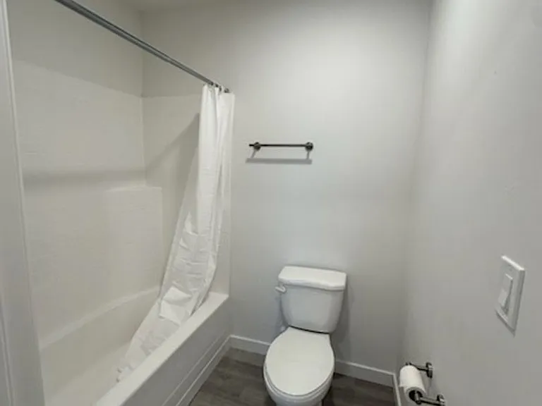 498 E Fort Union Blvd — Photo 9