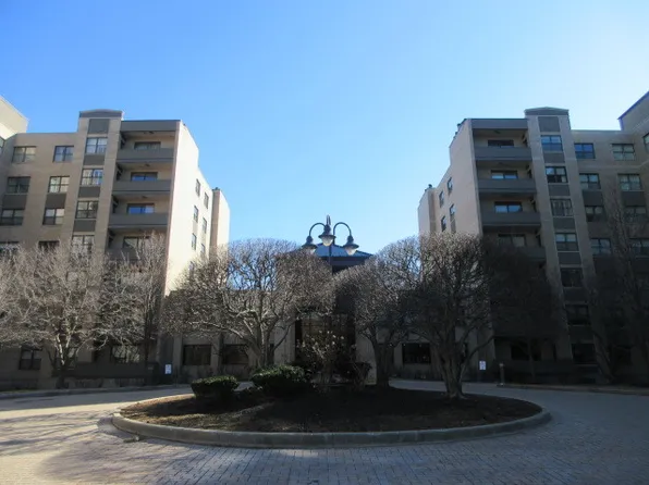 4545 W Touhy Ave APT 103, Lincolnwood, IL 60712