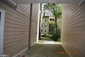 2 Bedroom And 2 Full Bath Ground Level Condo — Photo 4