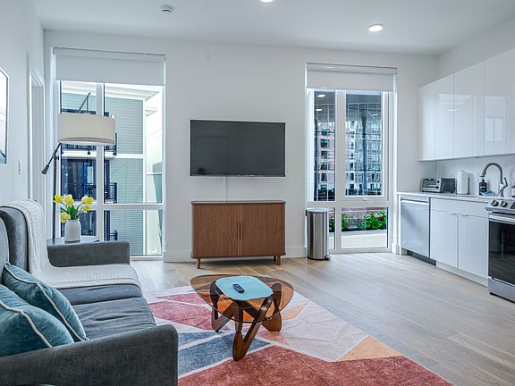 4th image of 36-38 Hichborn St #405