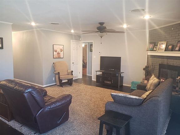 2nd image of 913 Rolling Hills Dr S