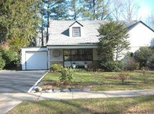 57 Warwick Rd, Great Neck, NY 11023