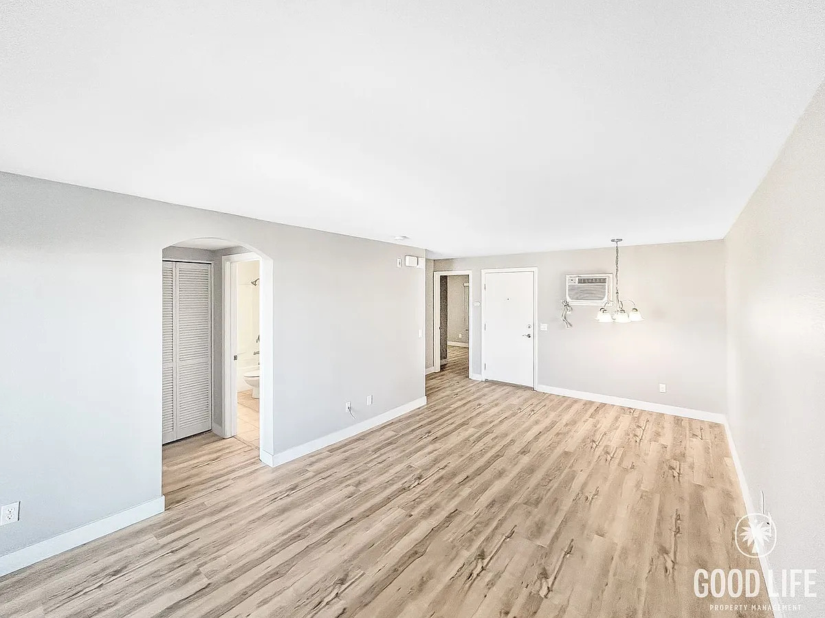 Building Photo - 5252 Orange Ave #325