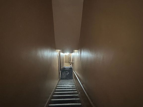 4th image of 810 Amity St #3