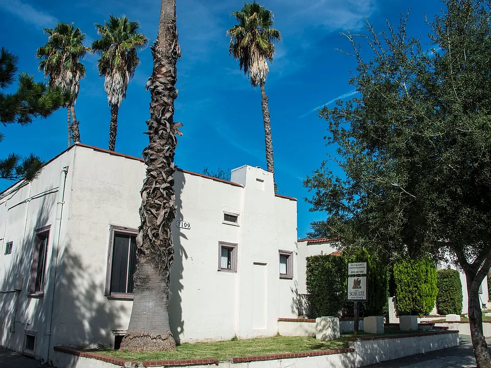 1109 N Lake Ave