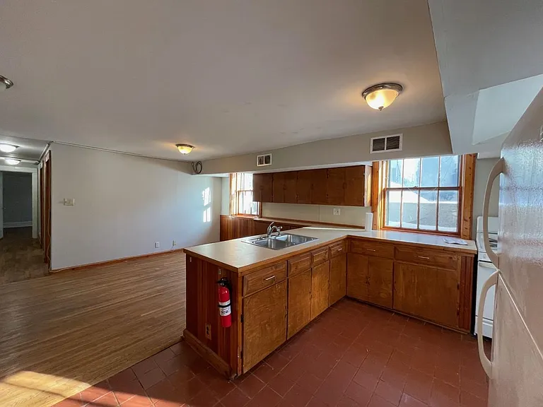 854 Linwood Ave #5 — Photo 3