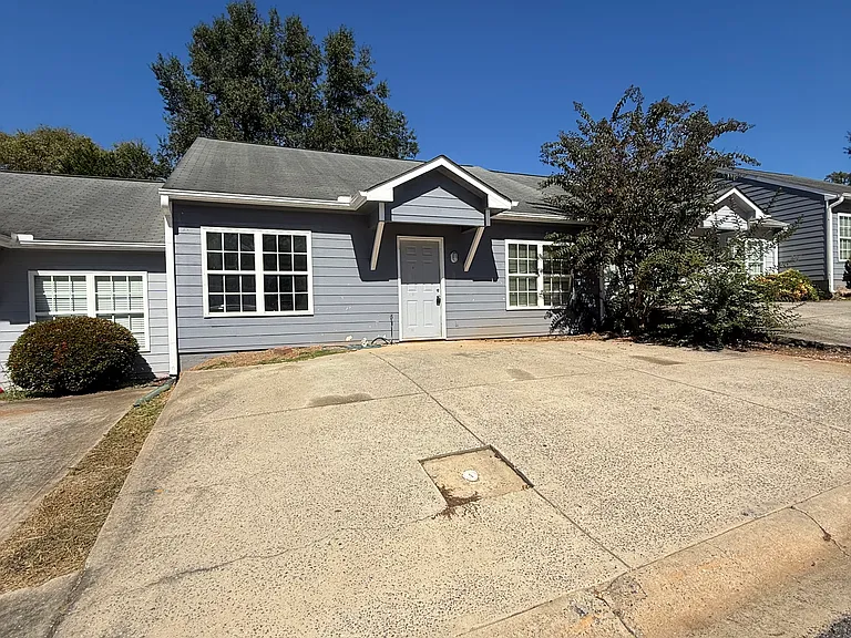 13 Dean Manor Dr — Photo 1