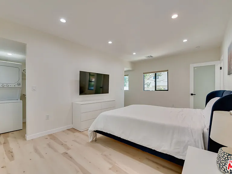 918 N San Vicente Blvd #B — Photo 11