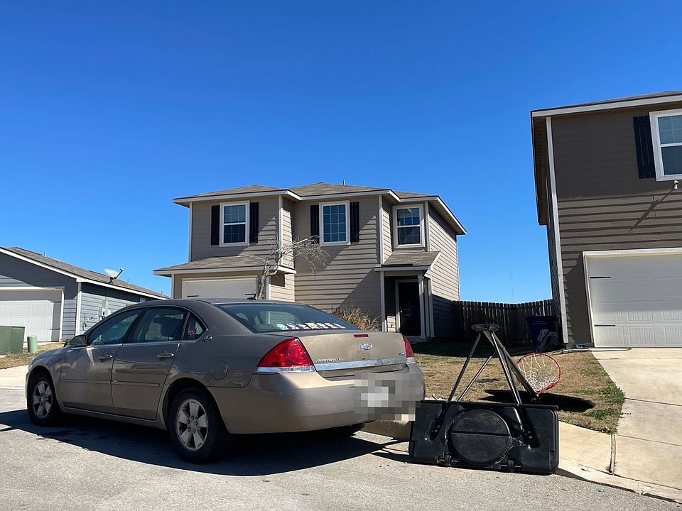 2nd image of 2906 Emery Fls